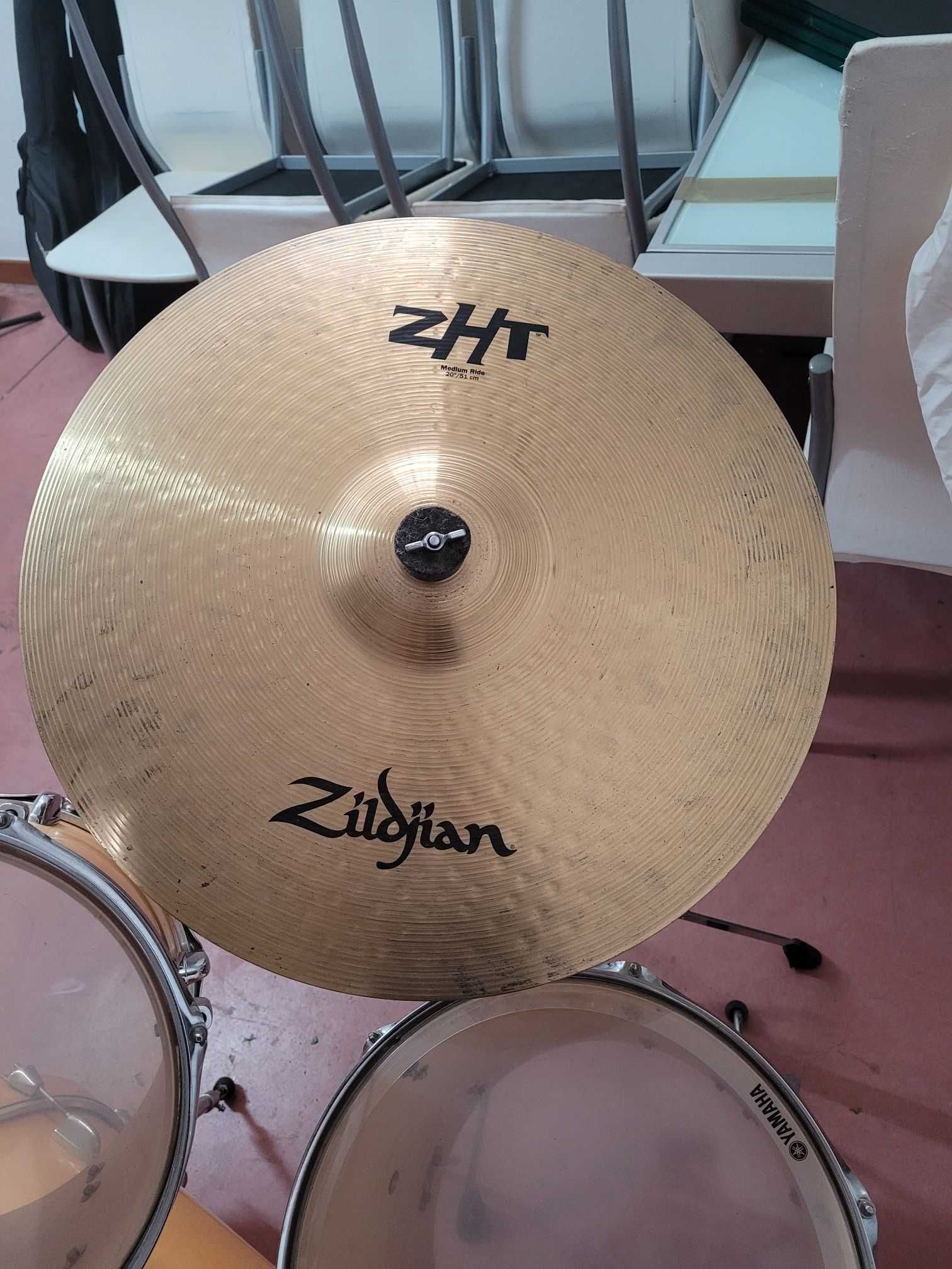 Bateria YAMAHA com pratos Zildjian