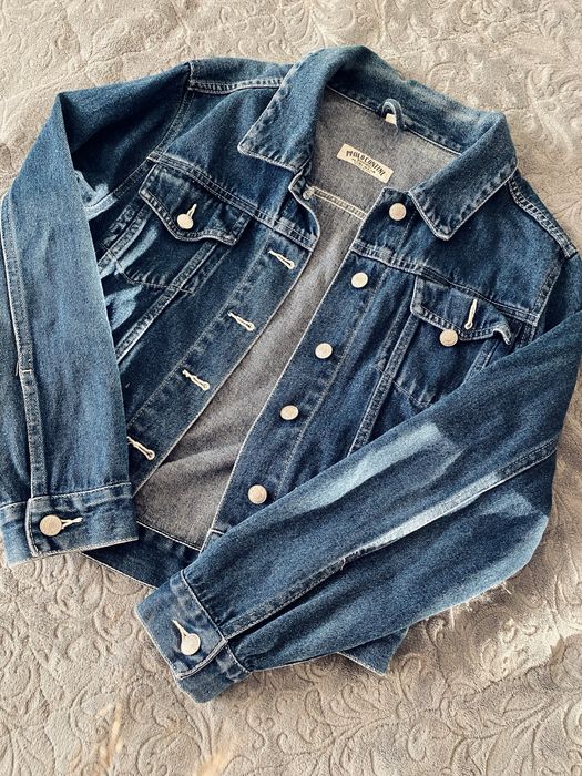 Красива Жіноча джинсовка