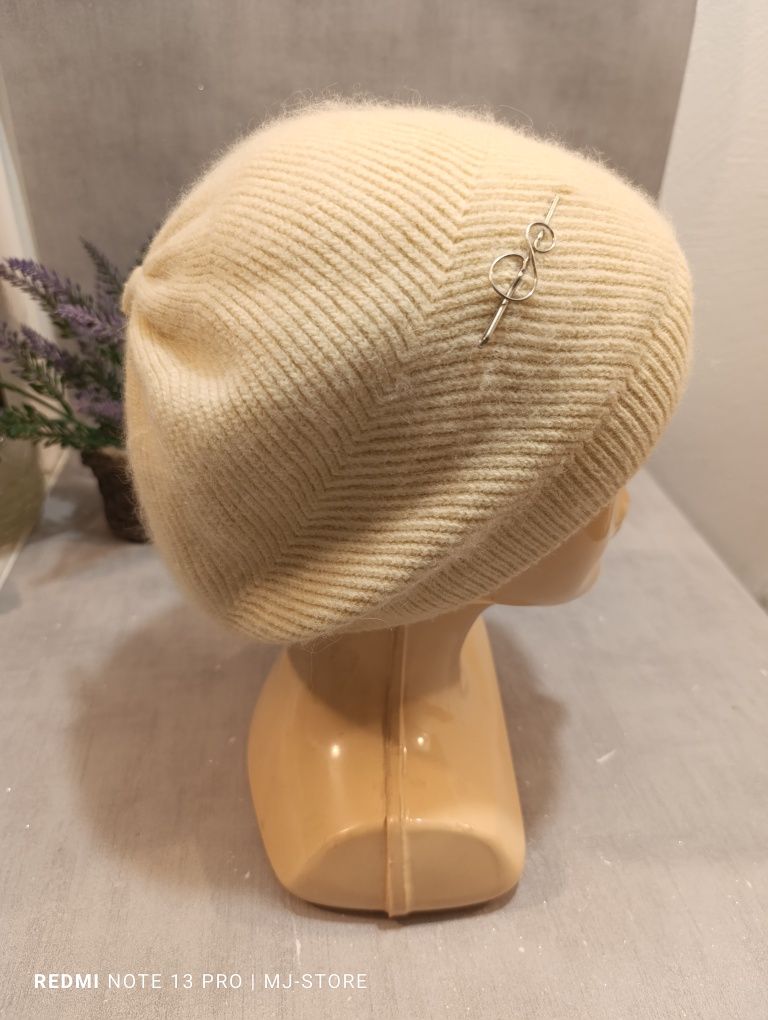Wiosenny beret angora