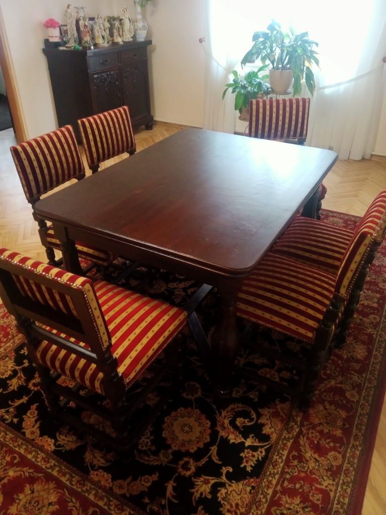 Stół z krzesłami zabytkowy