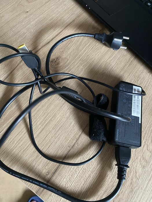 Laptop Lenowo 18 cali i5