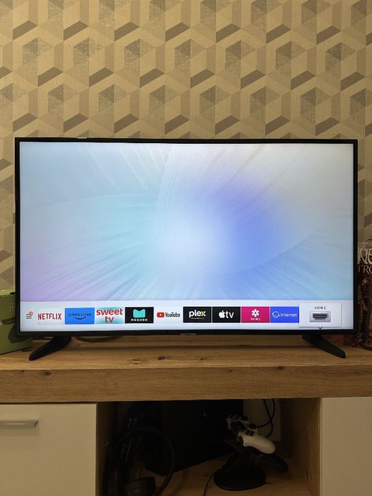 Телевізор samsung 4K HDR