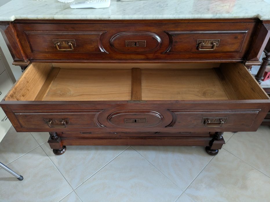 Quarto antigo completo em Amieiro