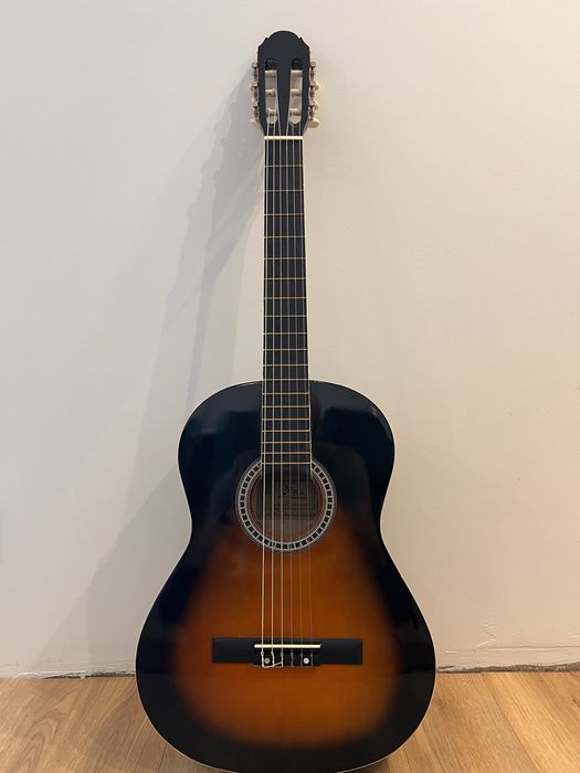 Gitara klasyczna w bardzo dobrym stanie.