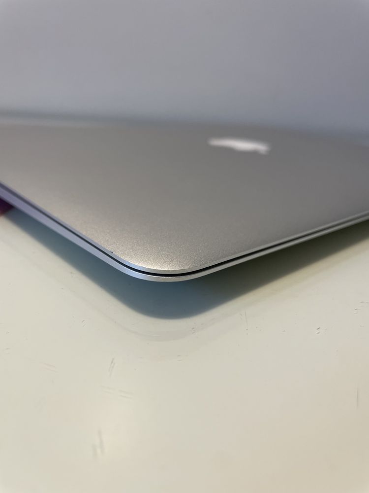 MacBook Air 13 2017 8гб / 128гб
