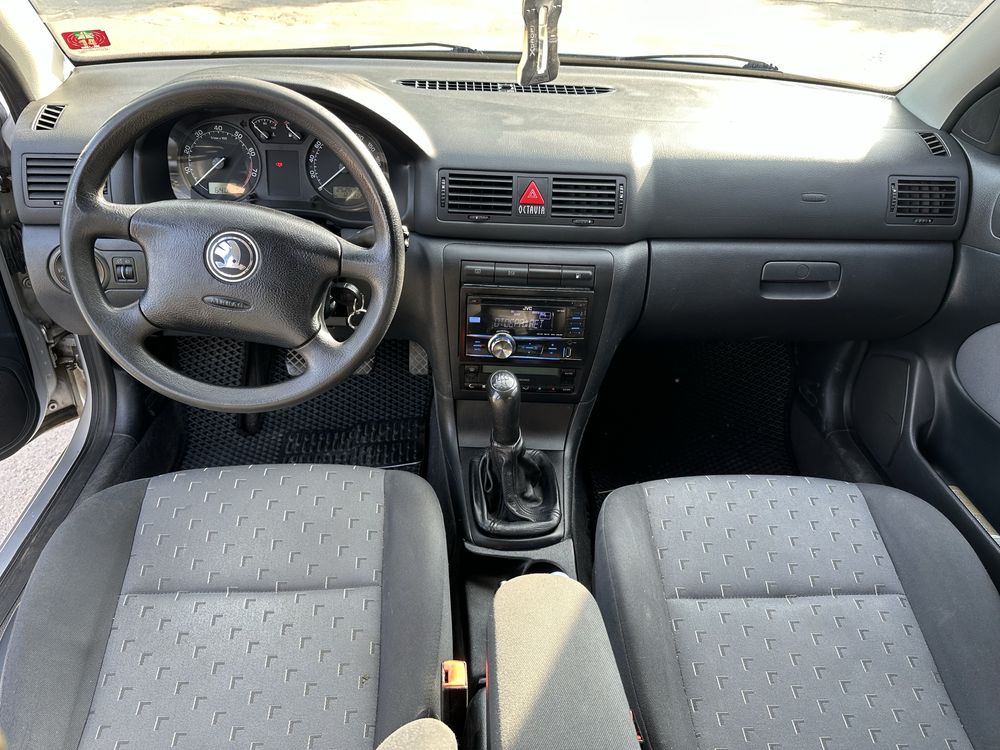 Skoda octavia tour 1.6 бензин 2003 р