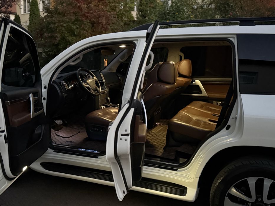 Toyota Land Cruiser 200 2016 v8 diеsel