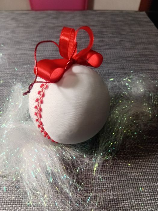 Вишиті новорічні кульки