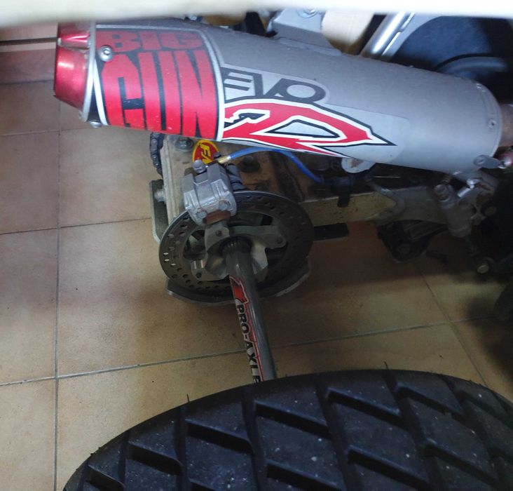 Moto 4 LTZ 400 matriculada ano 2006