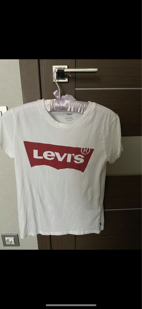 Новая футболка levi’s