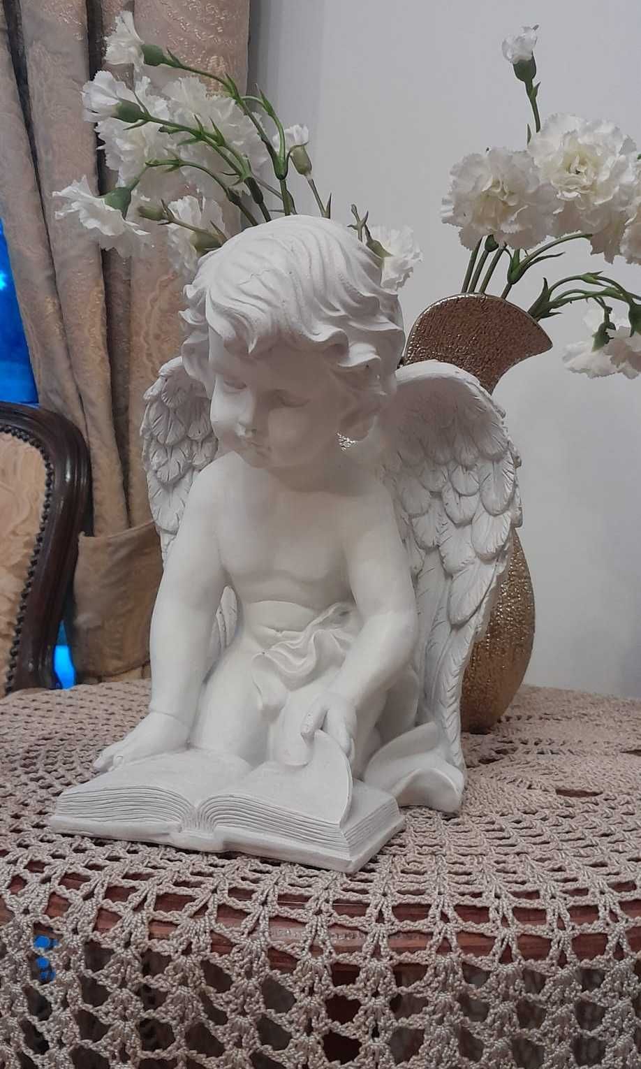 Figura dekoracja anioł z książką