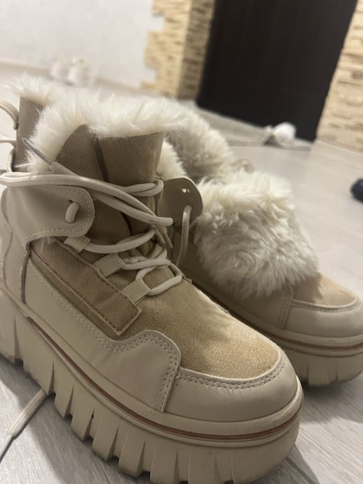 Круті зимові черевики,кроси щимні беж з хутром