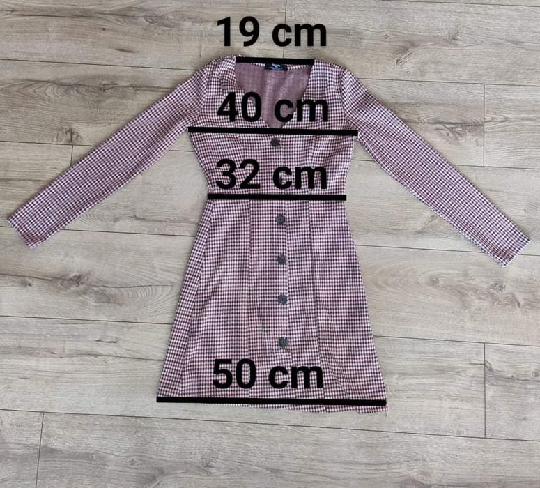Śliczna krótka sukienka w kratkę w stylu vintage