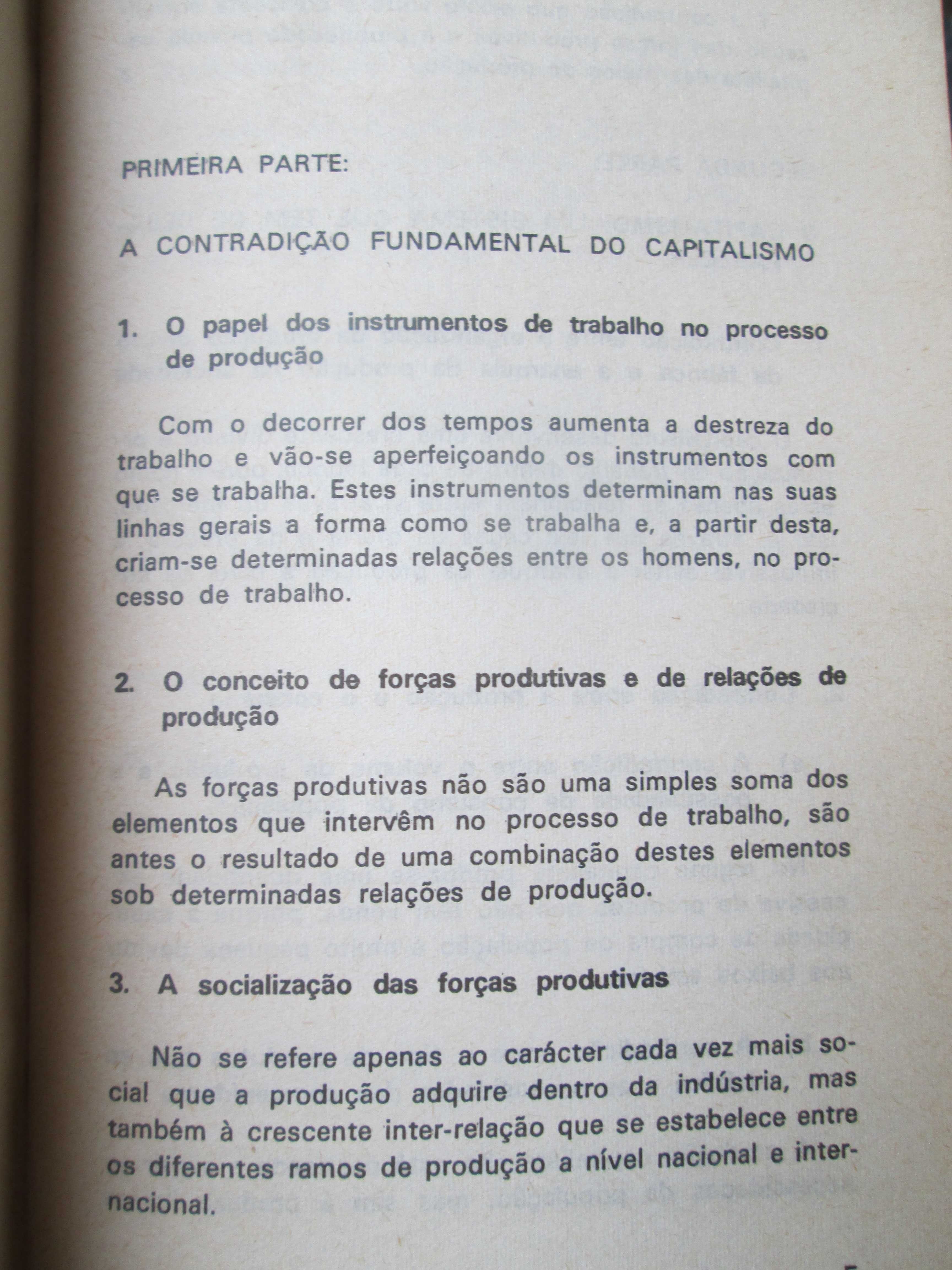 Capitalismo e Socialismo, de Marta Harnecker e Gabriela Uribe