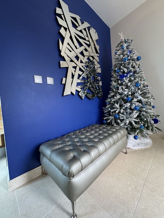 Banqueta com capitoné feita à medida por artesão em Marraquexe.