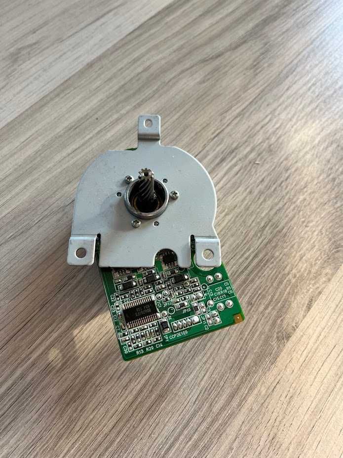 Silnik krokowy NIDEC RK2-0419 DC 24 V 1.3 A