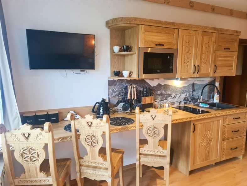 Apartament pokój z widokiem na góry balkonem atrakcje dla dzieci
