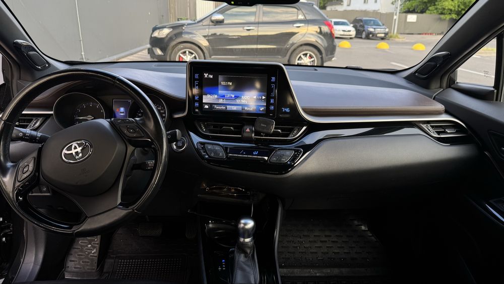 Продам Toyota CH-R