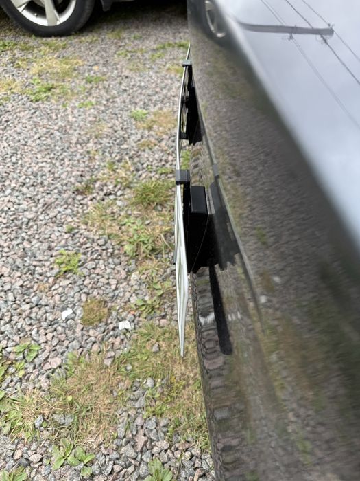 Накладки на передній бампер Tesla Model Y | Для номерного знаку