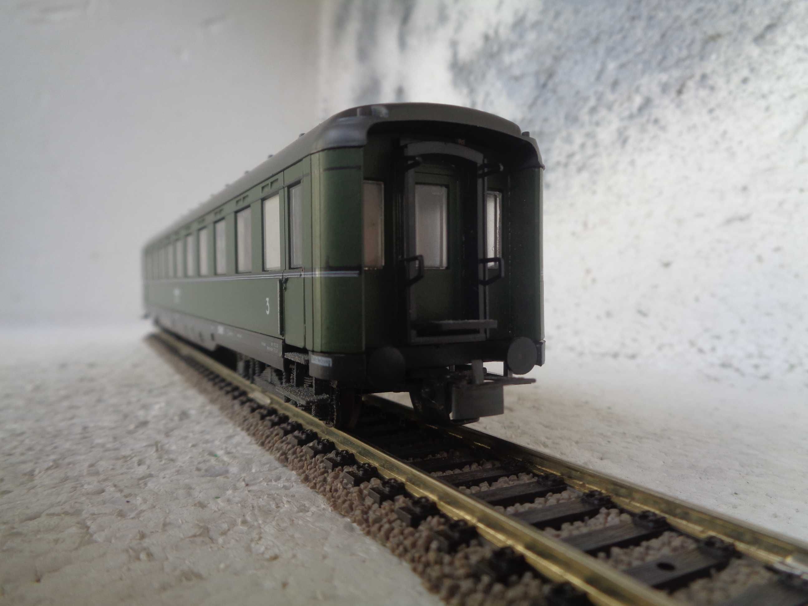 1:87 Liliput  Carruagem passageiros 3ª classe da DR
