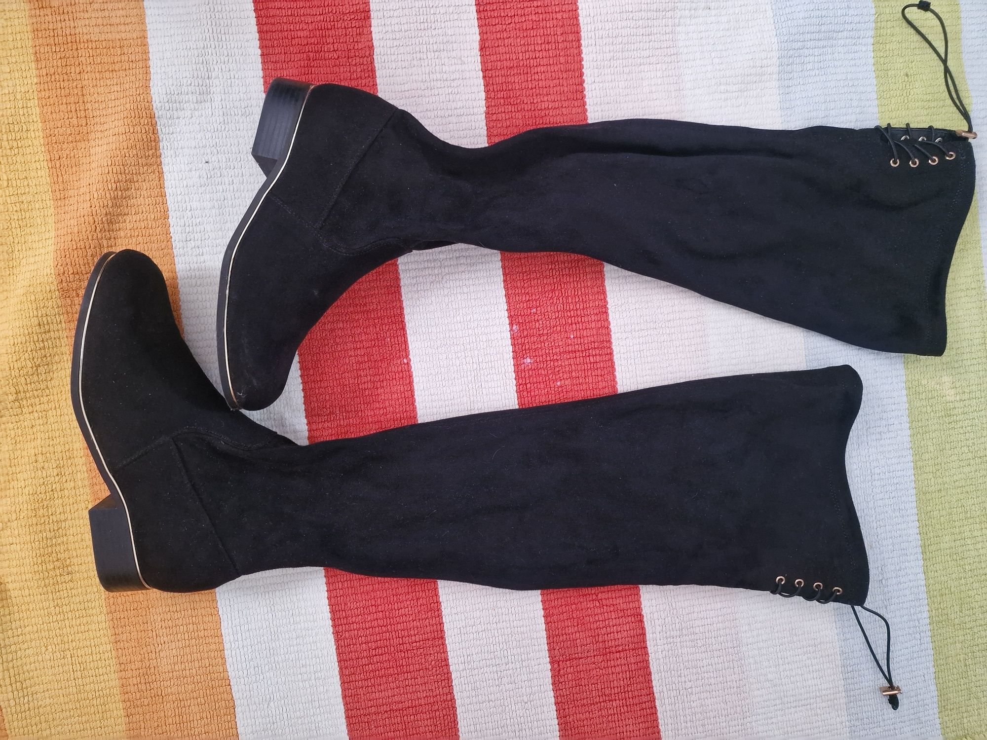 Botas pretas senhora