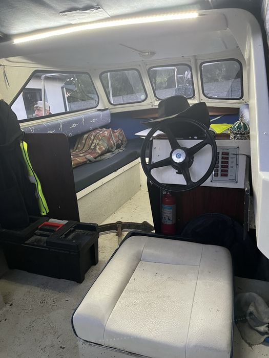 Łódź kabinowa wędkarska