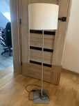 Lampa stojaca bezowa