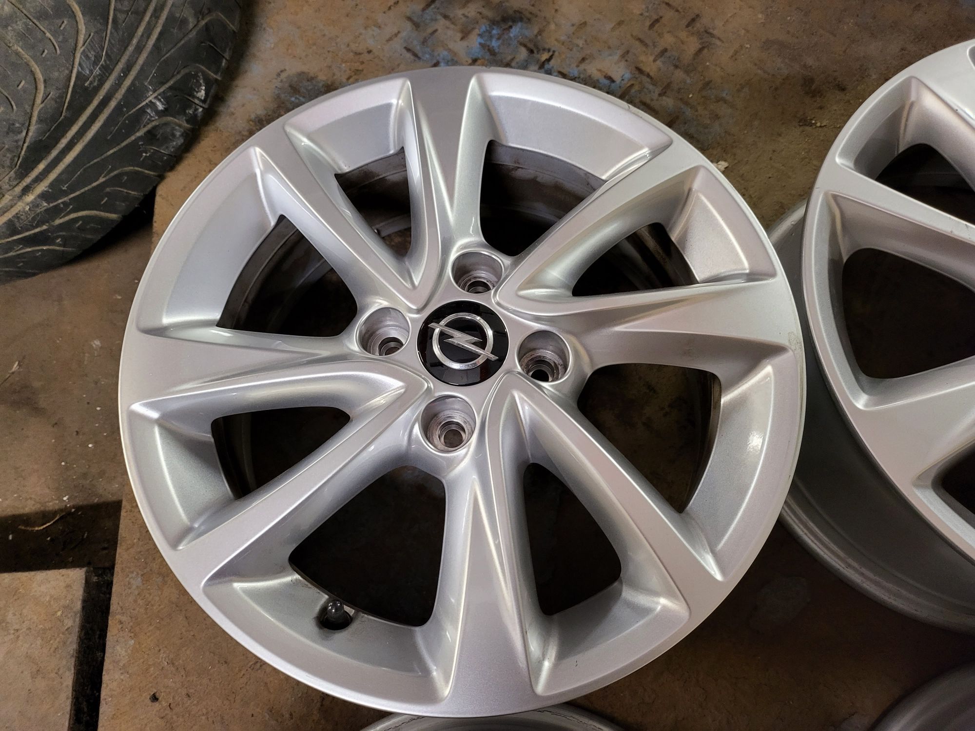 Alufelgi 16 Opel Corsa F 4x108 IS38