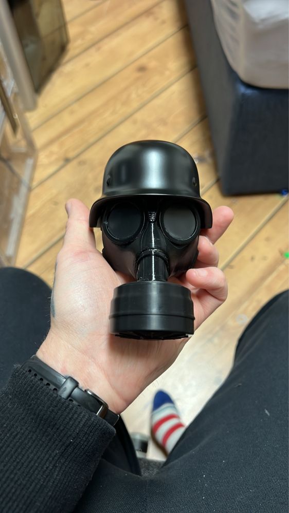 Німецький шолом на фаркоп. Іграшка