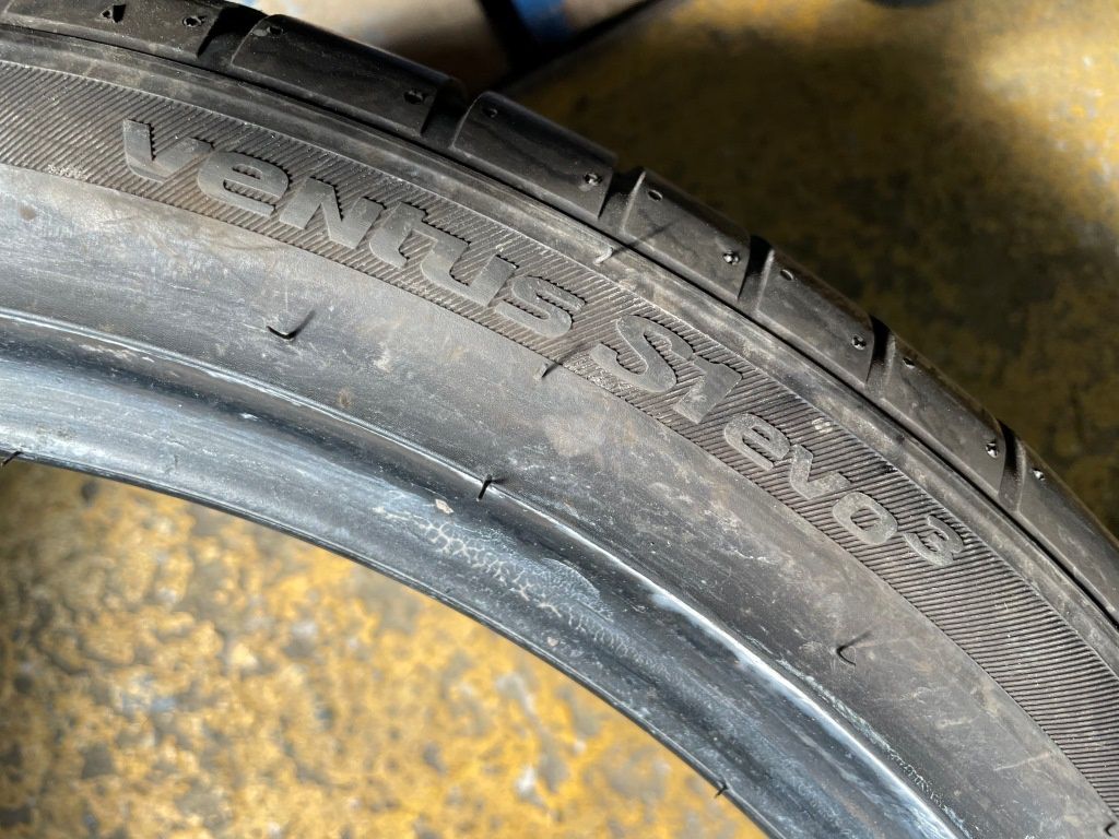 255/35 R18 Hankook 3 шт. Остаток75% 2020 рік