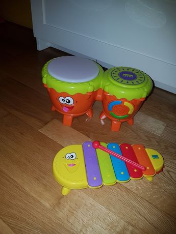 Brinquedos musicais tambor e xilofone