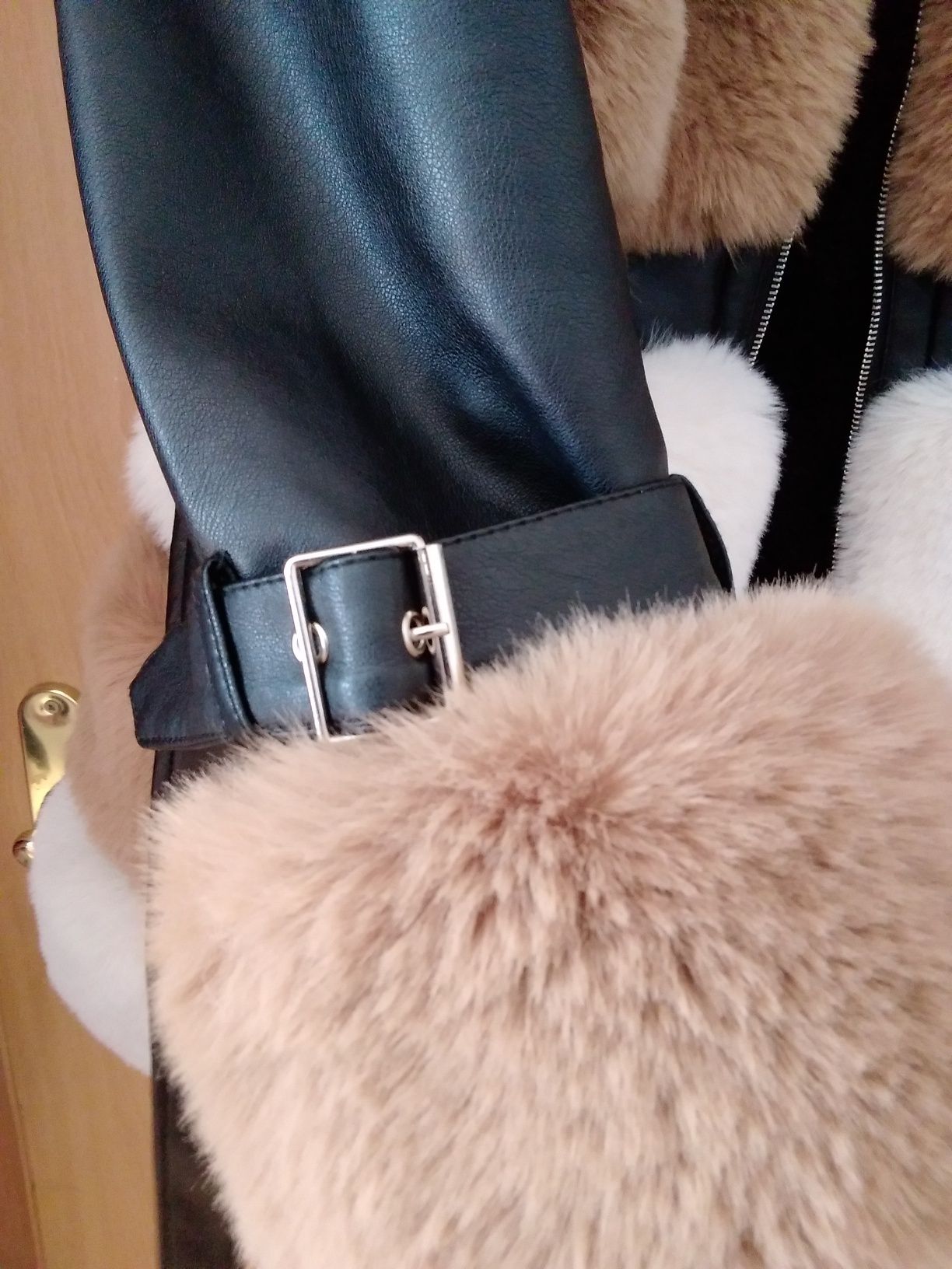 Casaco fake fur lindíssimo XL, medidas nas fotos. Camel/branco/preto