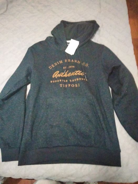 Camisola hoodie Tiffosi Nova com etiqueta