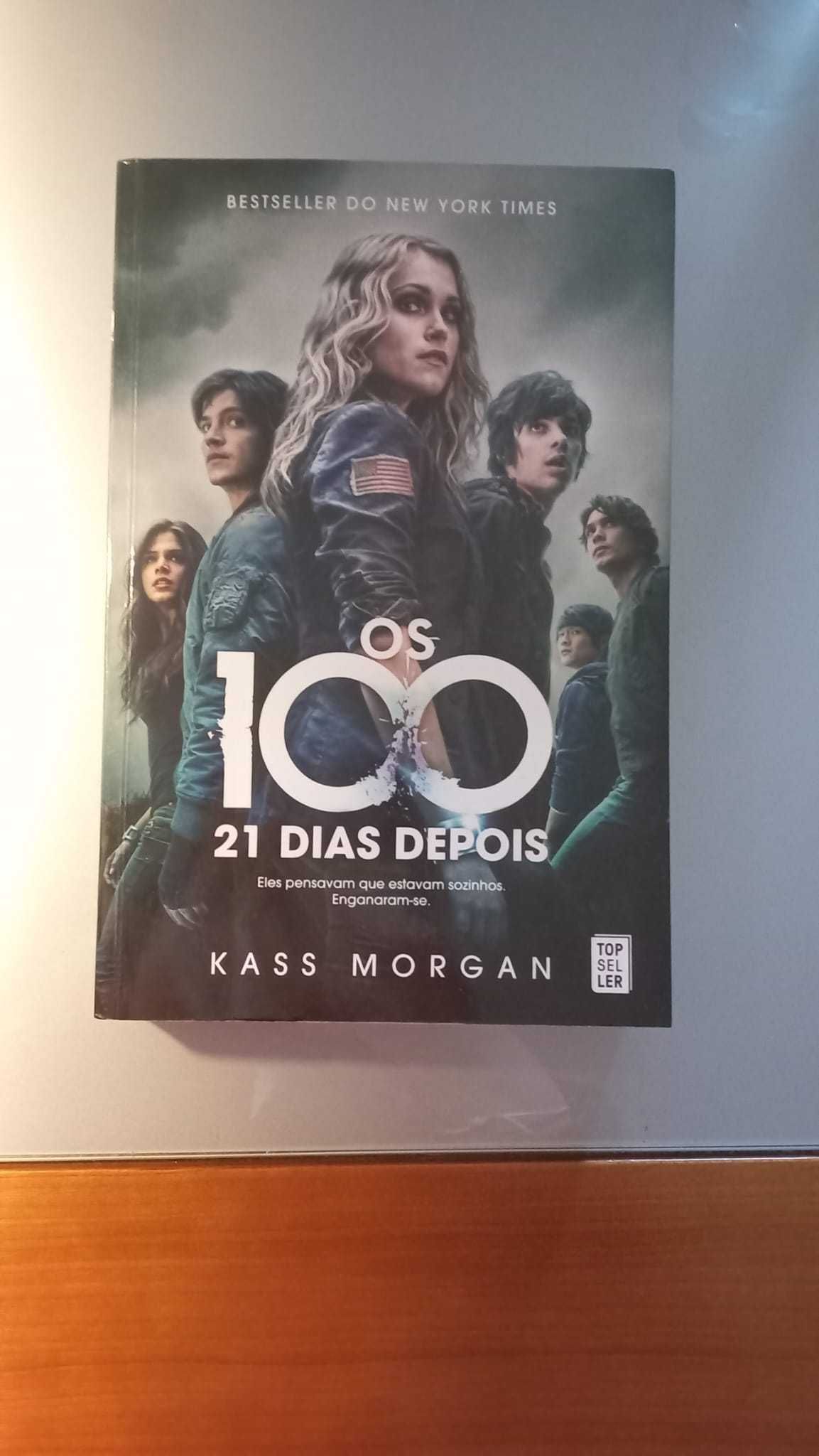 Livro baseado na serie " The 100"