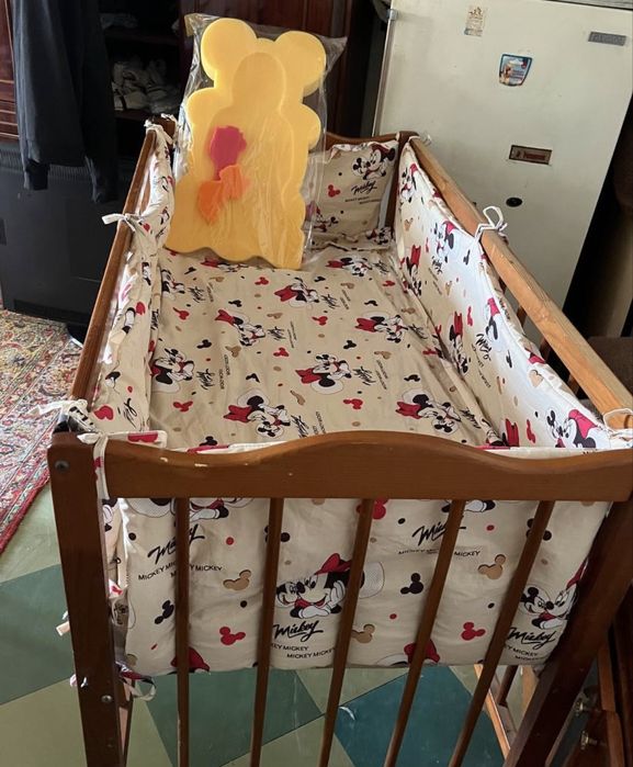 Бортики на кроватку и постельное