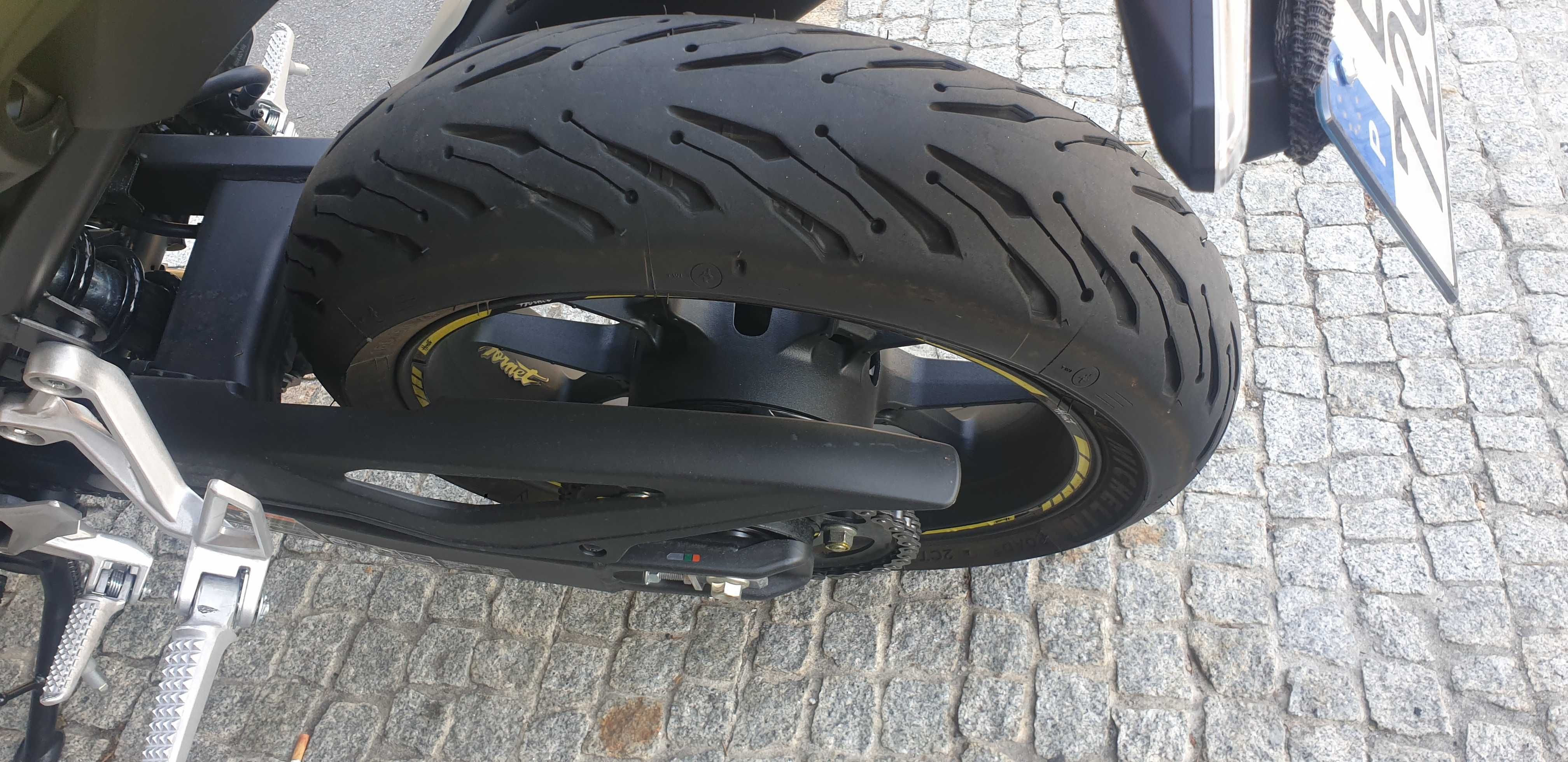 CB Hornet 750 Amarela