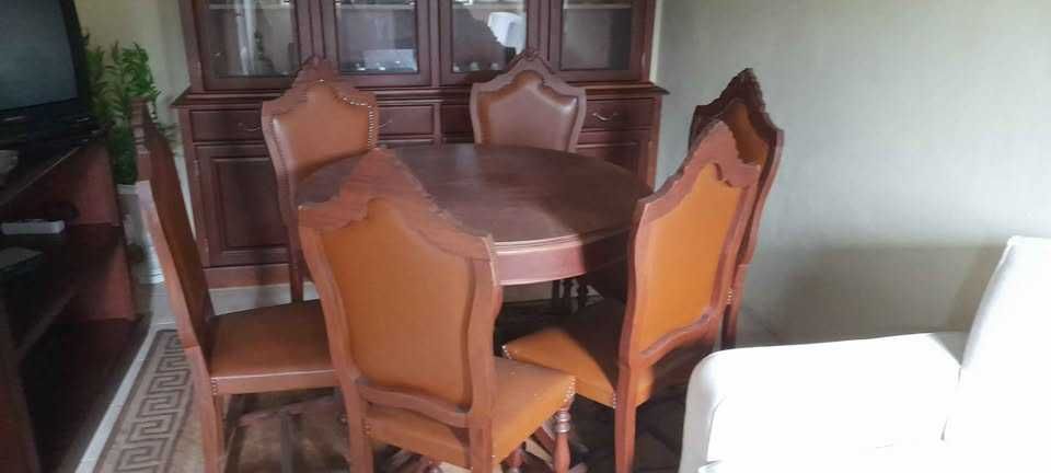 Móvel de sala + mesa + 6 Cadeiras