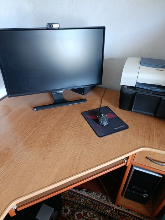 Продам компьютер в сборе с монитором и акустикой.