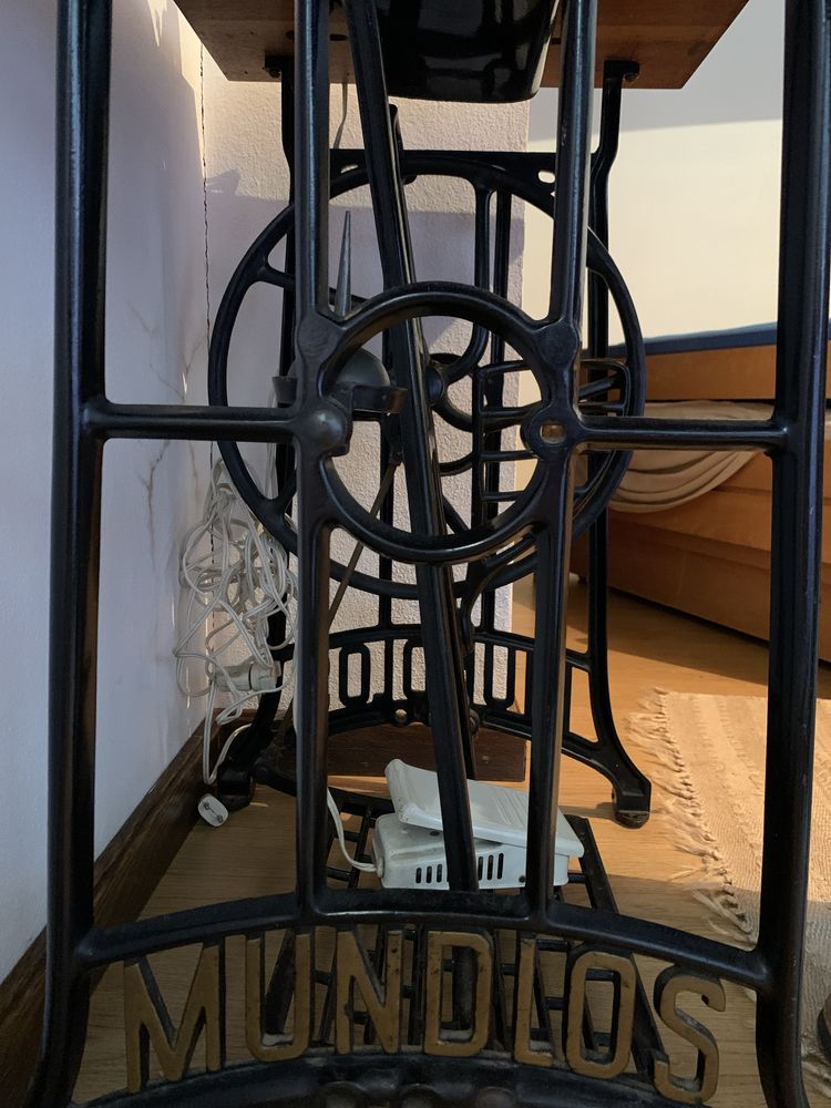 Maquina de costura MUNDLOS