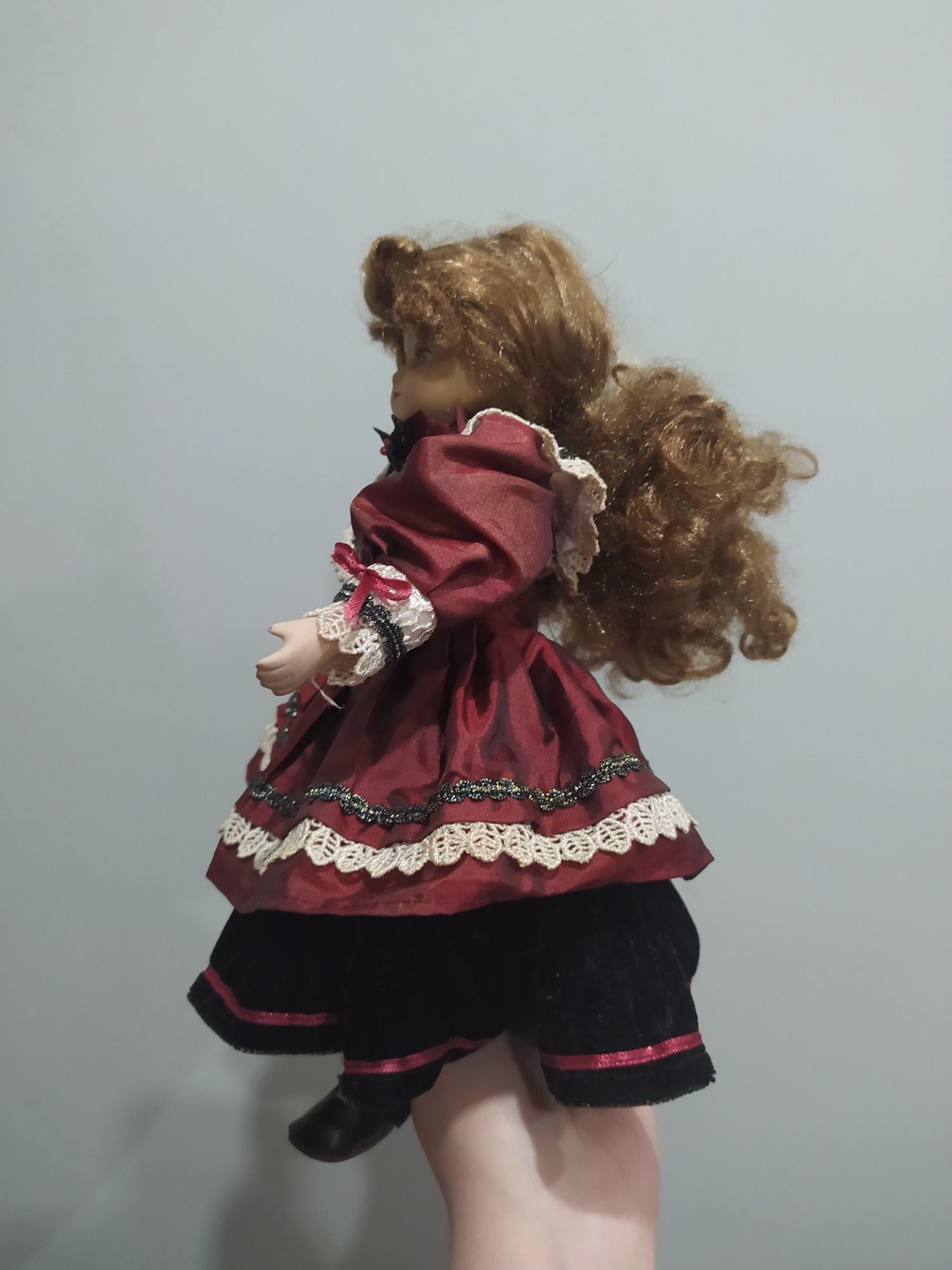 Stara lalka częściowo z porcelany (ręce, nogi i głowa)