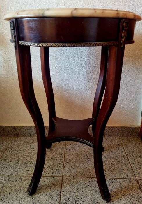 Mesa centro com pedra mármore