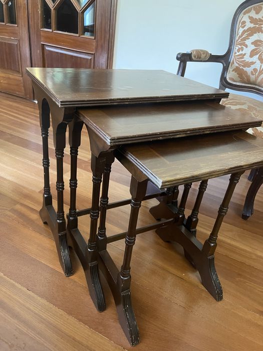 Mesa central e mesa de apoio