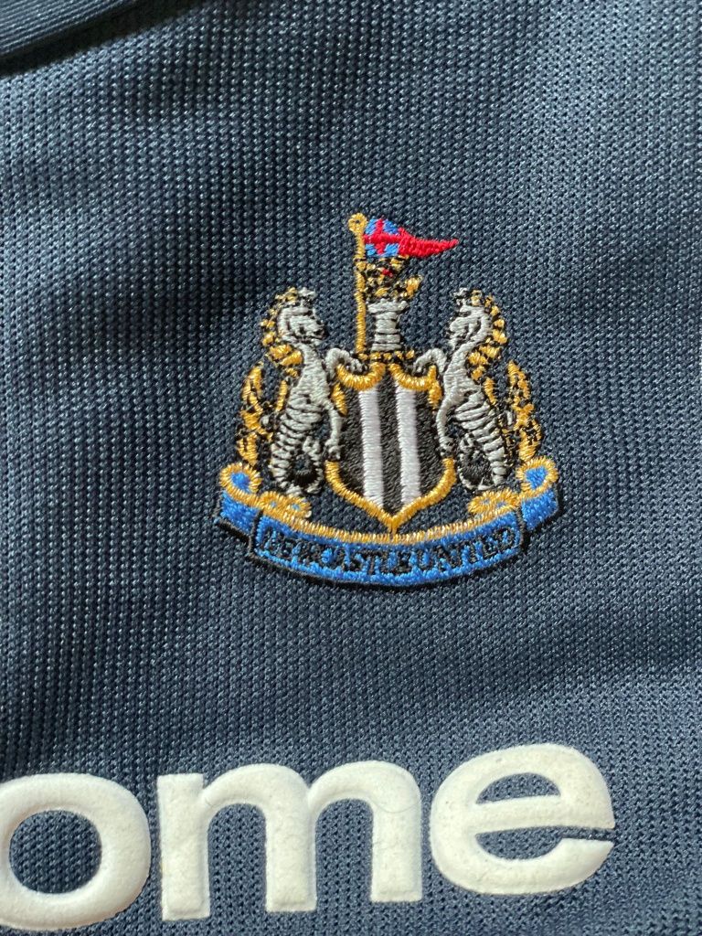Camisola retro Newcastle Away 2002/03 Tamanho Criança