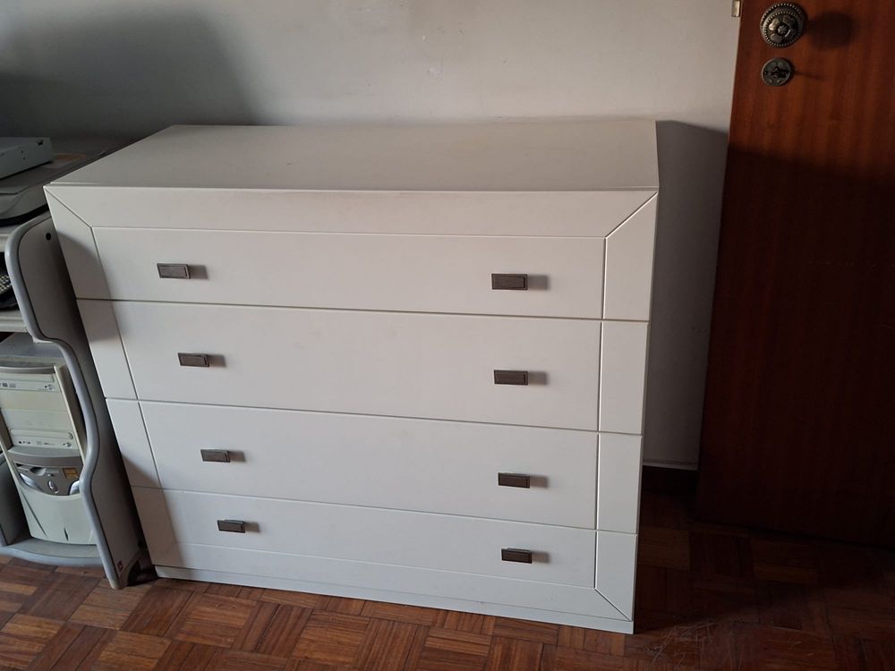 Comoda branco com 4 gavetas