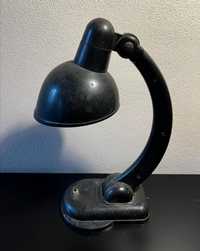 Czarna lampa biurkowa