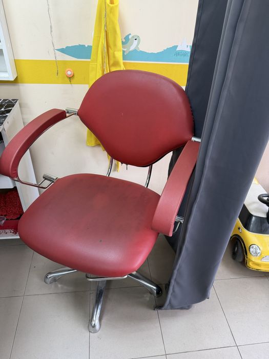 Парикмахерские кресло