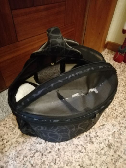 Transportadora com cama para animais de porte pequeno