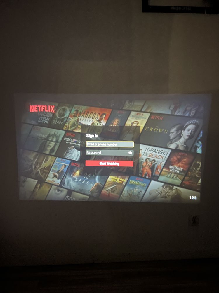 Projector Kina Android przenośny s wbudowaną ładowalną baterię