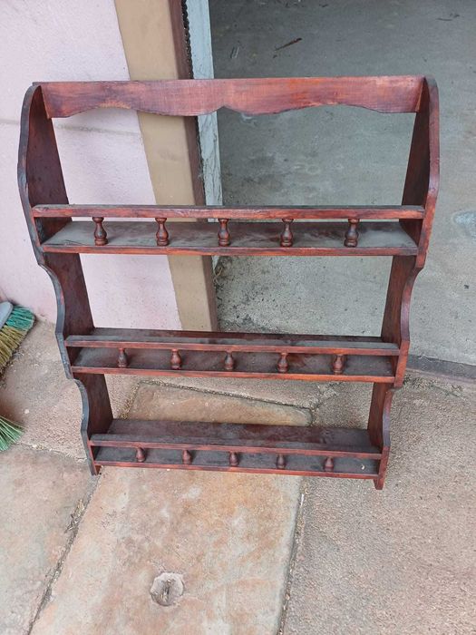 Escaparate em madeira maciça antigo