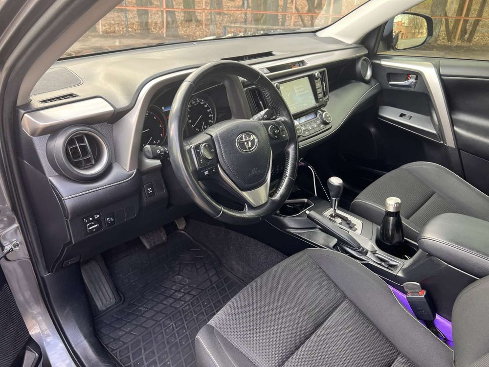 Продам Toyota Rav4 2017